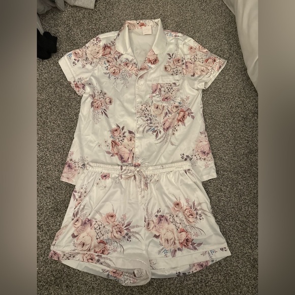 Silky Floral PJs - Picture 1 of 6